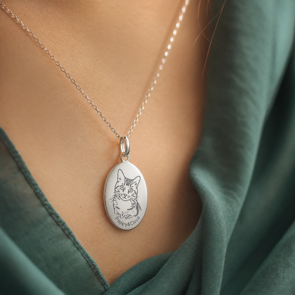 Paw Oval Pendant Necklace | 18K Gold Plated
